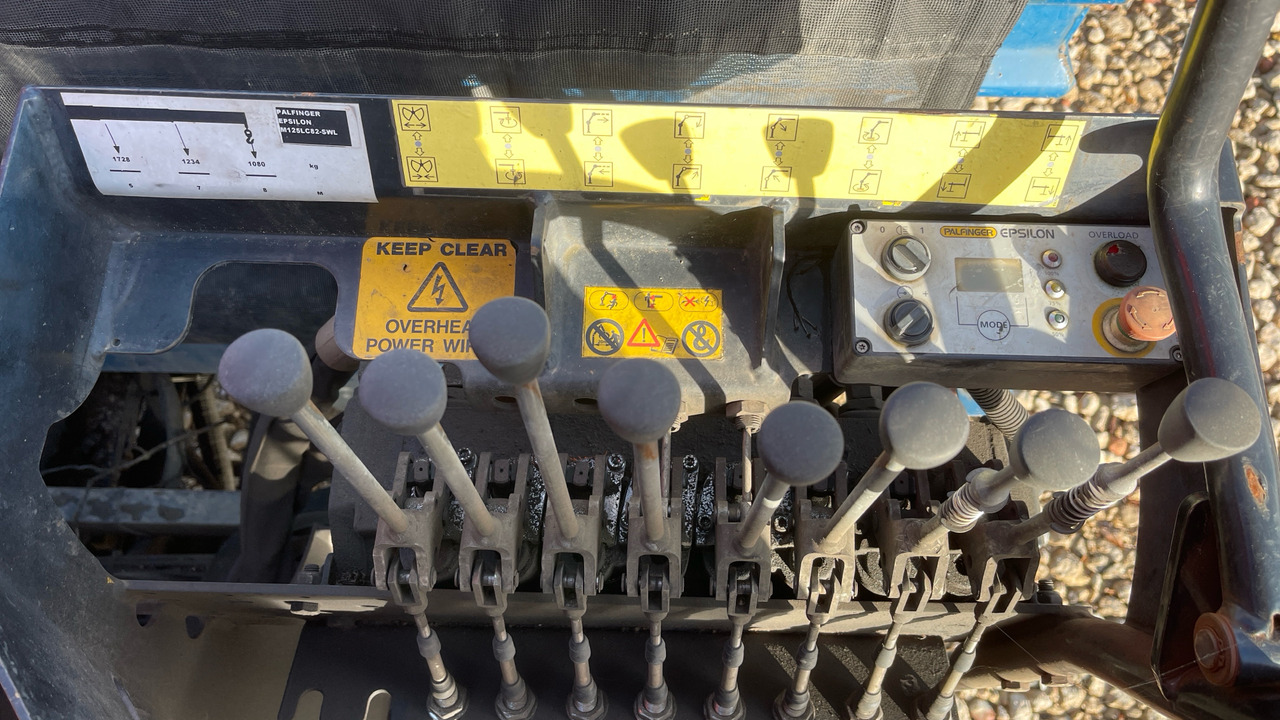 Camião basculante, Camião grua MERCEDES-BENZ AROCS: foto 16