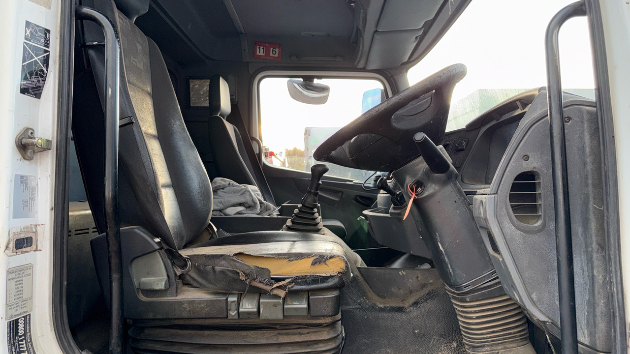 MERCEDES-BENZ AXOR 1824 - Máquina de asfalto: foto 5 MERCEDES-BENZ AXOR 1824 - Máquina de asfalto: foto 5