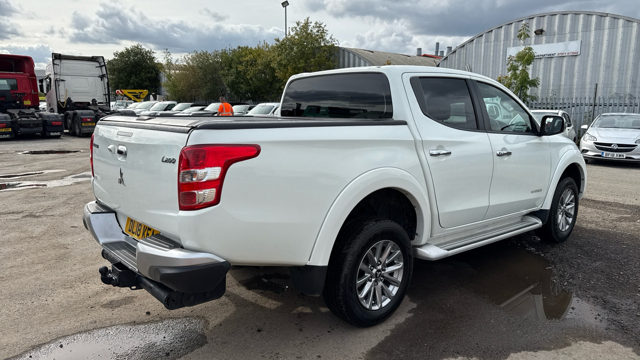 MITSUBISHI L200 2.4 DI-D Warrior - Pick-up, Carrinha cabine dupla: foto 4 MITSUBISHI L200 2.4 DI-D Warrior - Pick-up, Carrinha cabine dupla: foto 4