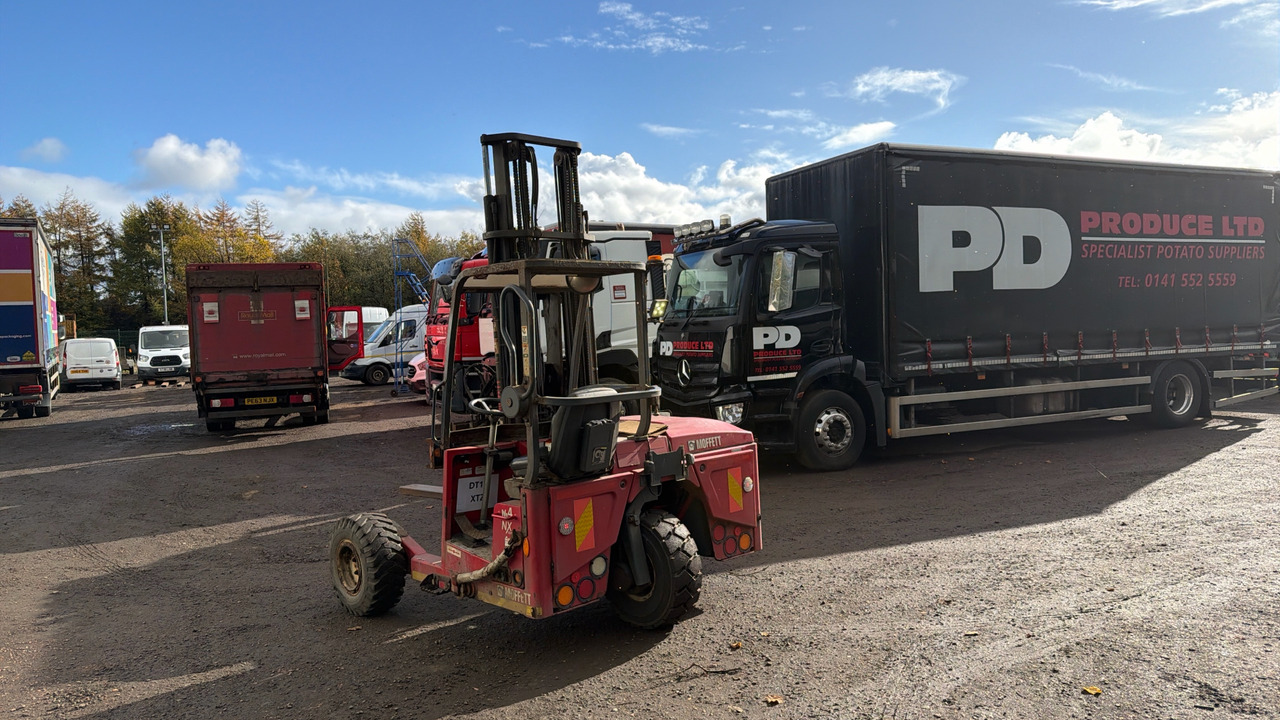 MOFFETT M4 20.3 - Empilhadeira montada em caminhão: foto 4 MOFFETT M4 20.3 - Empilhadeira montada em caminhão: foto 4