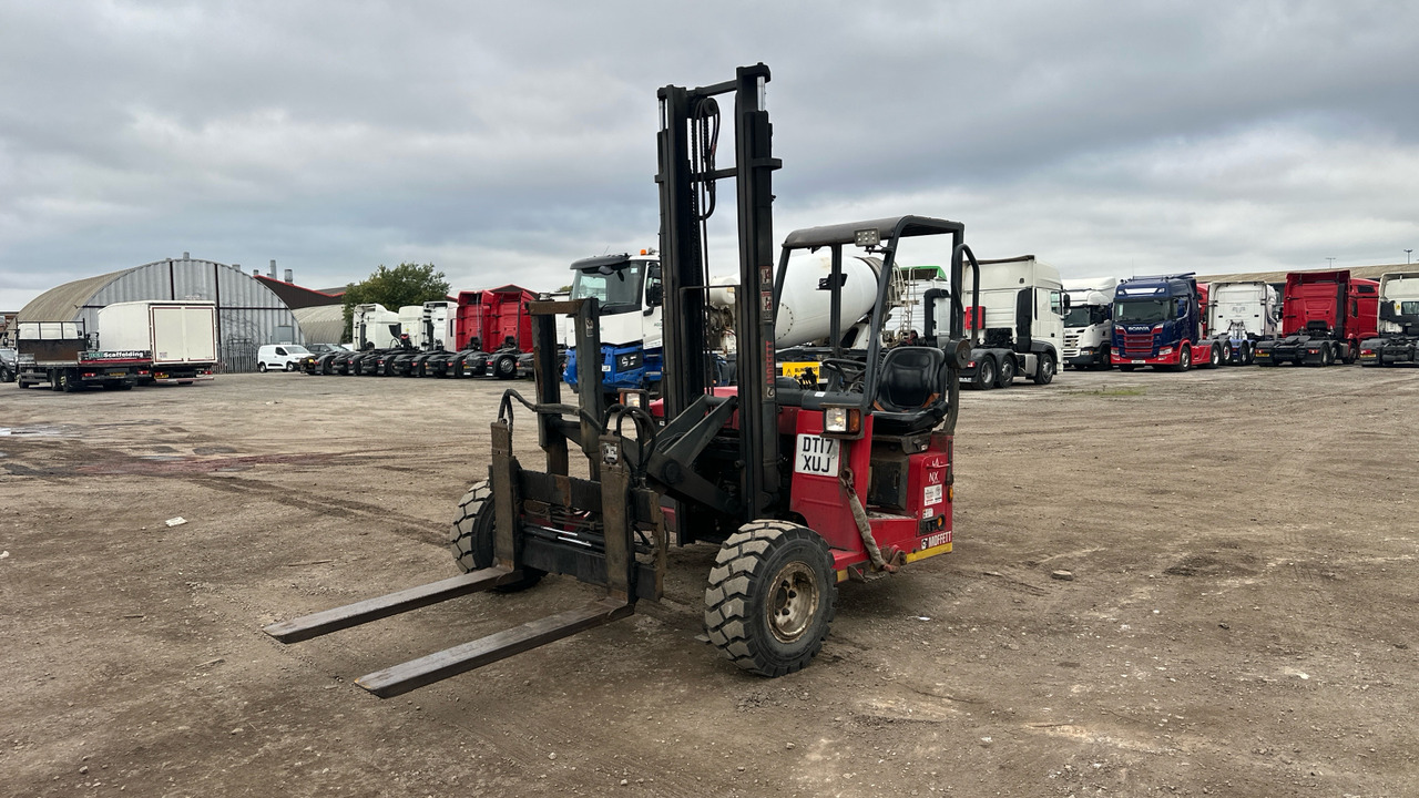 MOFFETT M4 20.3 - Empilhadeira montada em caminhão: foto 2 MOFFETT M4 20.3 - Empilhadeira montada em caminhão: foto 2