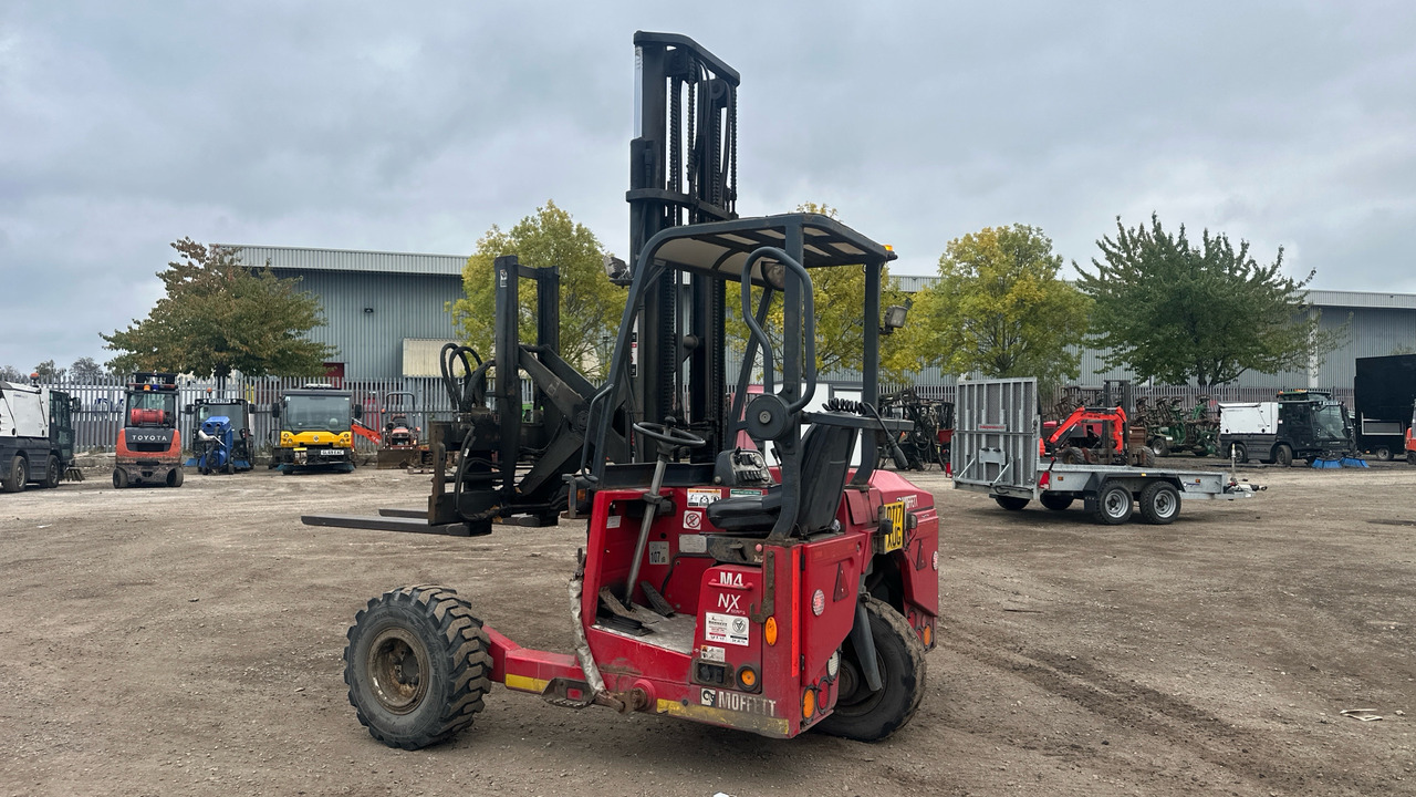 MOFFETT M4 20.3 - Empilhadeira montada em caminhão: foto 3 MOFFETT M4 20.3 - Empilhadeira montada em caminhão: foto 3