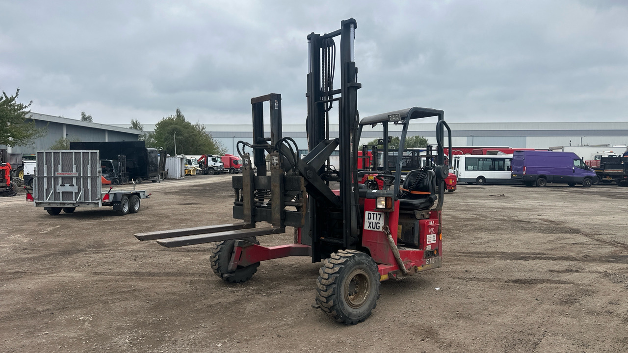 MOFFETT M4 20.3 - Empilhadeira montada em caminhão: foto 2 MOFFETT M4 20.3 - Empilhadeira montada em caminhão: foto 2