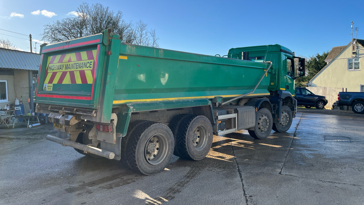 Mercedes-Benz Arocs 3240 - Camião basculante: foto 4 Mercedes-Benz Arocs 3240 - Camião basculante: foto 4