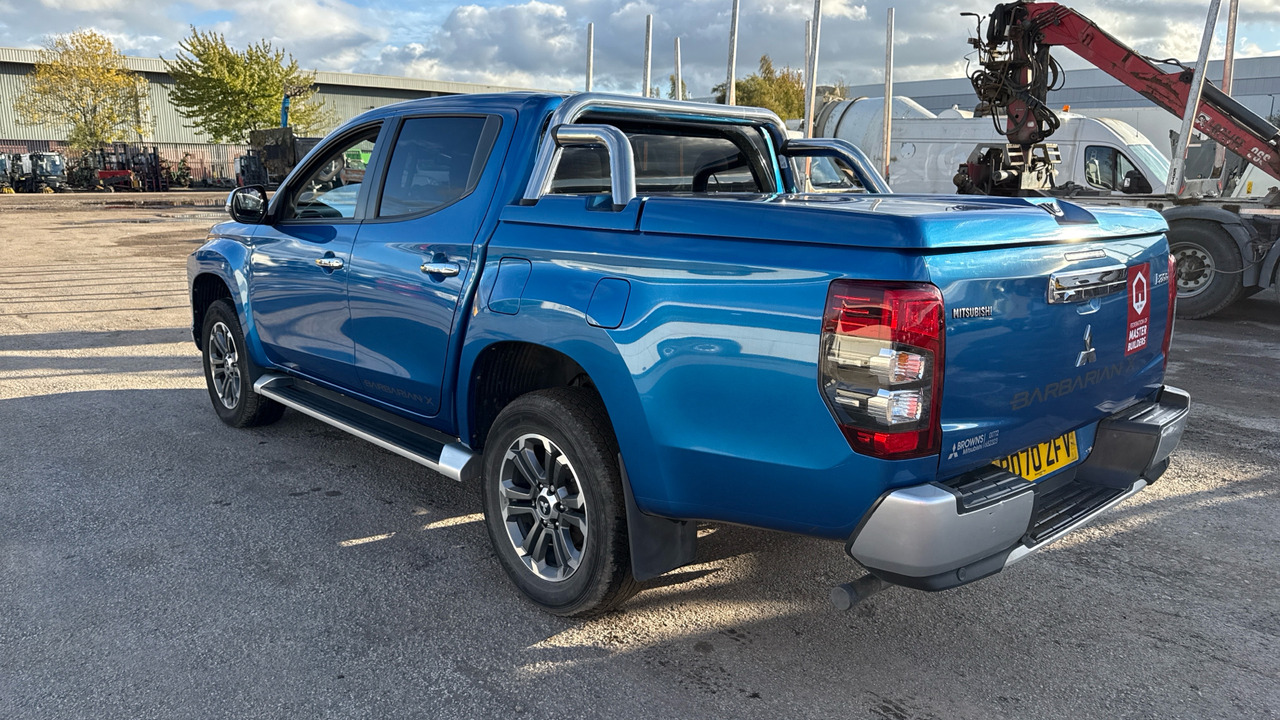 Mitsubishi L200 DI-D 2.3 Barbarian X 150PS - Pick-up, Carrinha cabine dupla: foto 3 Mitsubishi L200 DI-D 2.3 Barbarian X 150PS - Pick-up, Carrinha cabine dupla: foto 3