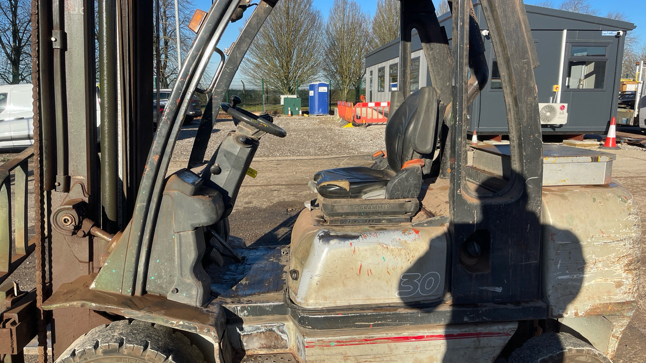 NISSAN G1D2A30Q - Empilhadeira a diesel: foto 5 NISSAN G1D2A30Q - Empilhadeira a diesel: foto 5