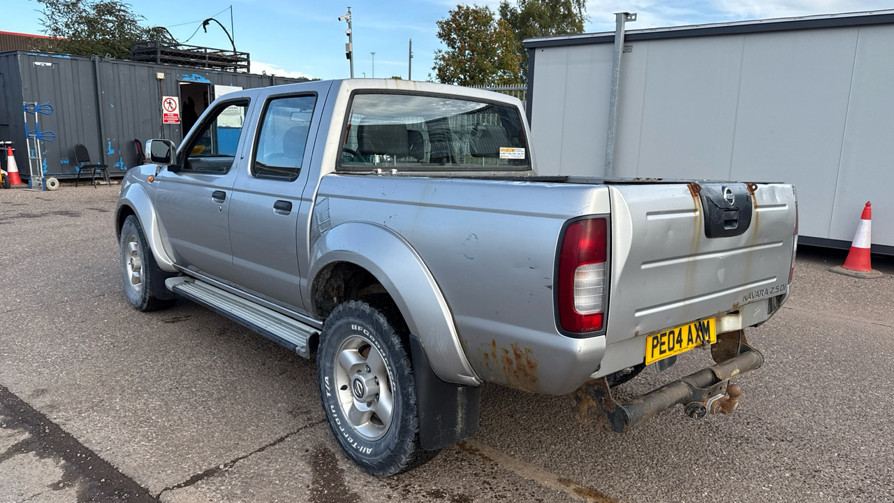 NISSAN PICK-UP D22 2.5 - Pick-up, Carrinha cabine dupla: foto 3 NISSAN PICK-UP D22 2.5 - Pick-up, Carrinha cabine dupla: foto 3