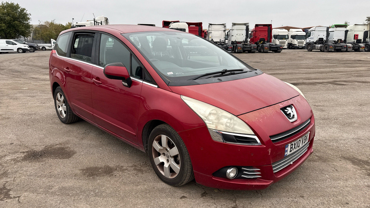 PEUGEOT 5008 2.0 HDI 150PS - Automóvel: foto 1 PEUGEOT 5008 2.0 HDI 150PS - Automóvel: foto 1