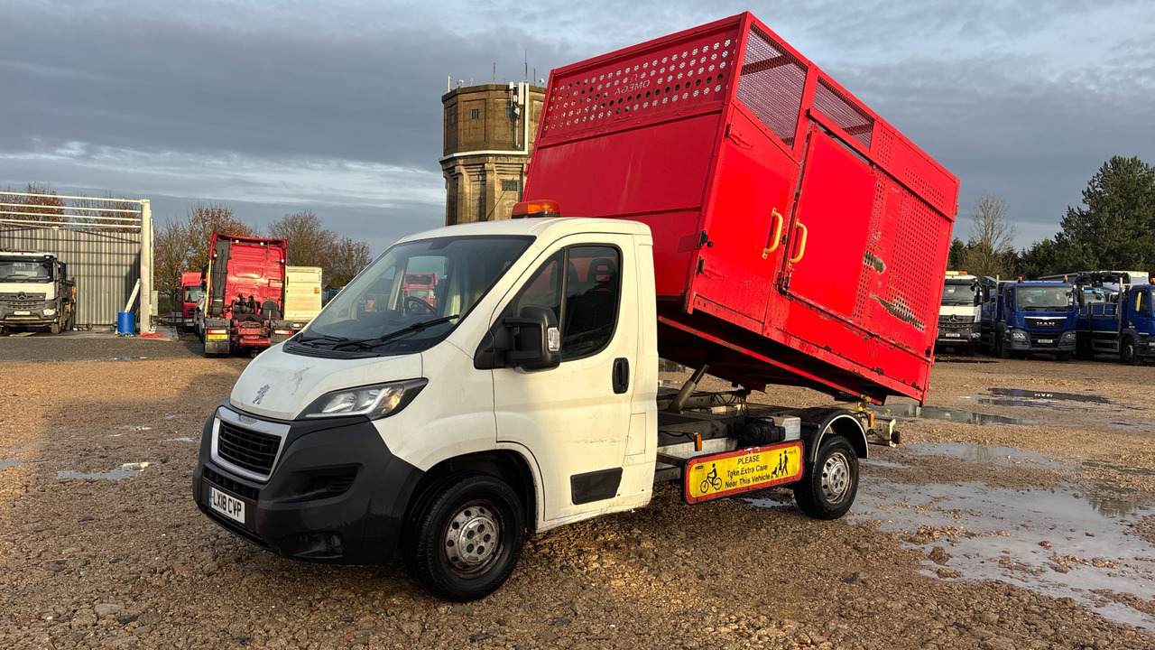PEUGEOT BOXER 335 2.0 BLUEHDI 130PS PLUS - Carrinha basculante: foto 2 PEUGEOT BOXER 335 2.0 BLUEHDI 130PS PLUS - Carrinha basculante: foto 2