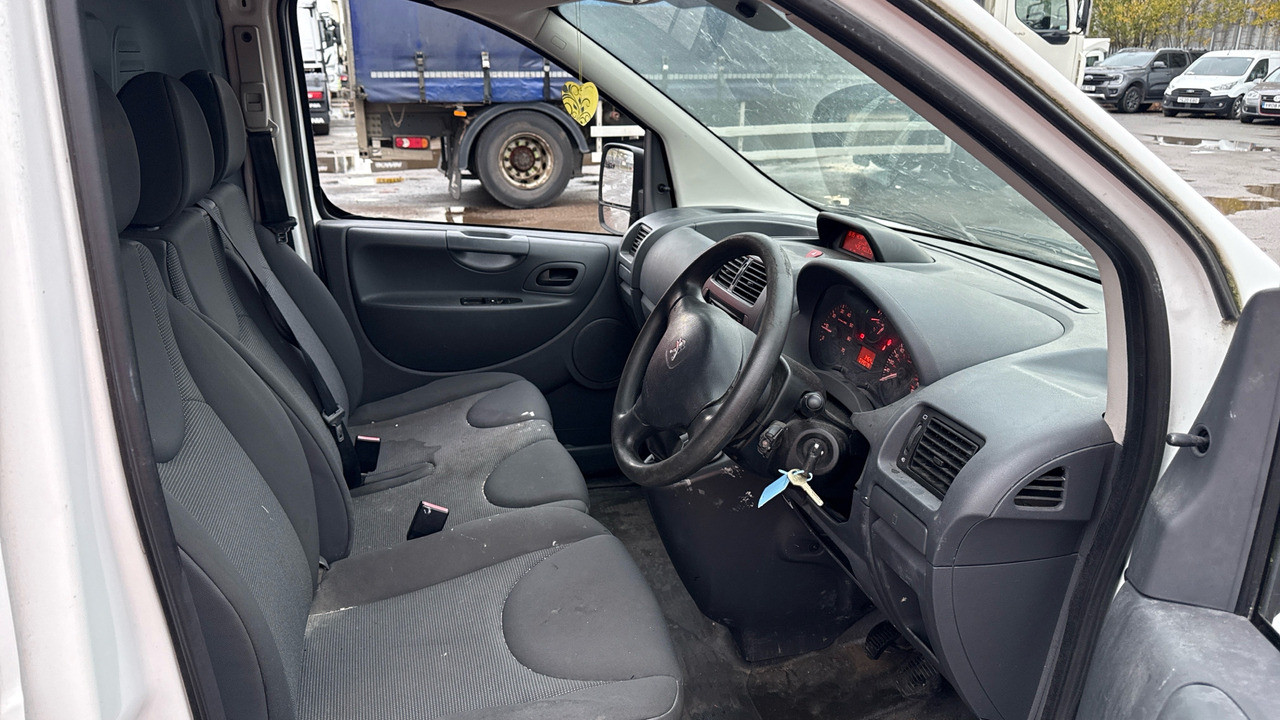 PEUGEOT EXPERT 1000 1.6 HDi 90PS - Furgão compacto: foto 5 PEUGEOT EXPERT 1000 1.6 HDi 90PS - Furgão compacto: foto 5