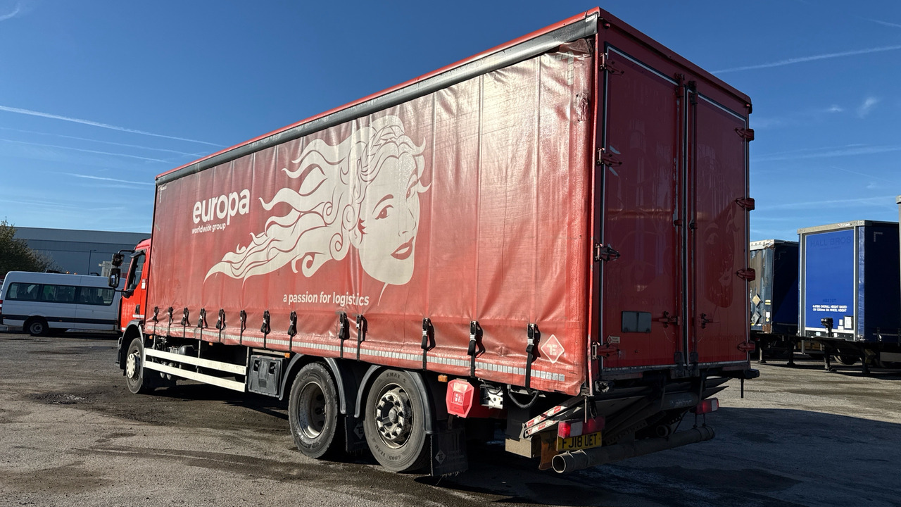 RENAULT D 26 - Camião de lona: foto 3 RENAULT D 26 - Camião de lona: foto 3