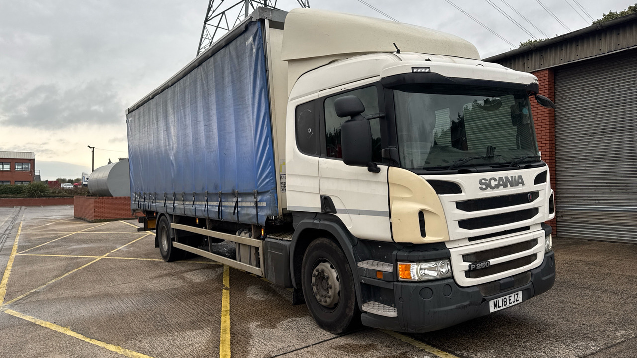 SCANIA P 250 - Camião de lona: foto 1 SCANIA P 250 - Camião de lona: foto 1