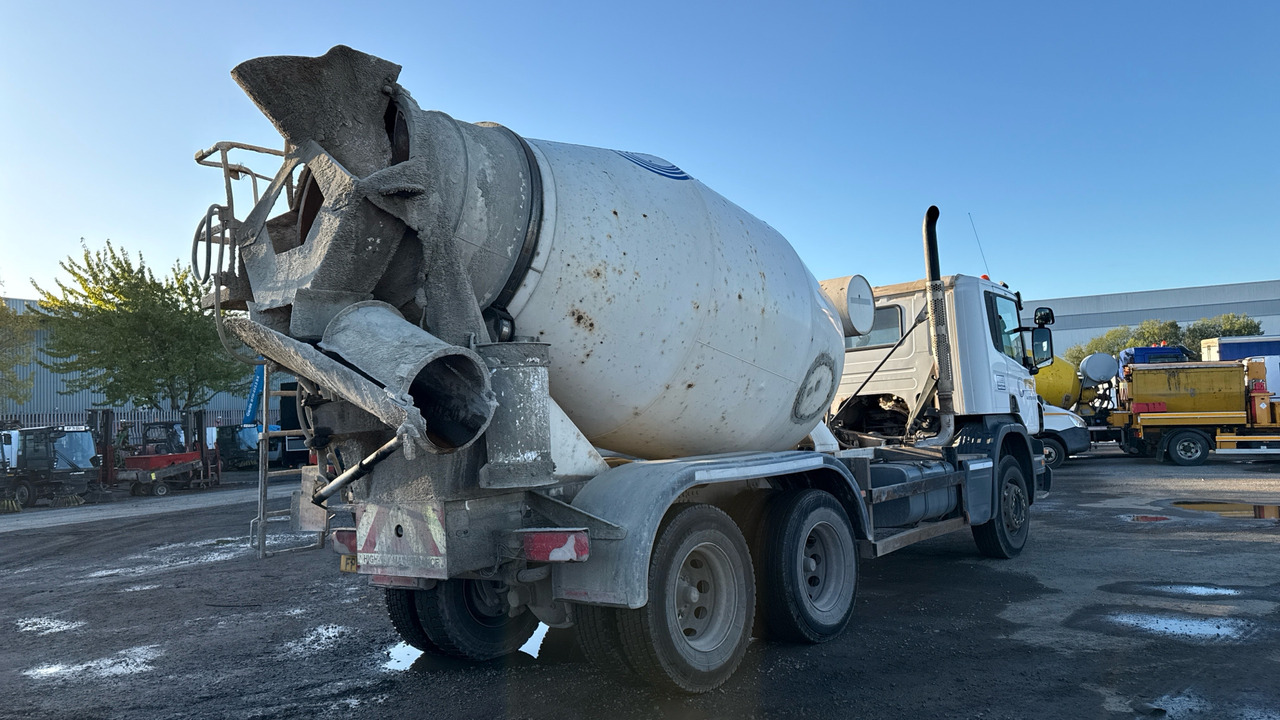 SCANIA P 280 - Camião betoneira: foto 4 SCANIA P 280 - Camião betoneira: foto 4