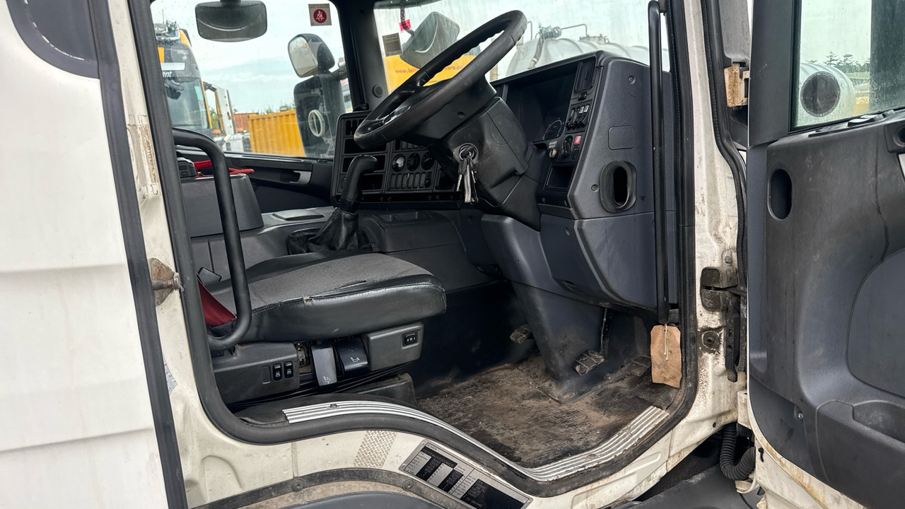 SCANIA P 310 - Caminhão limpa fossa: foto 5 SCANIA P 310 - Caminhão limpa fossa: foto 5