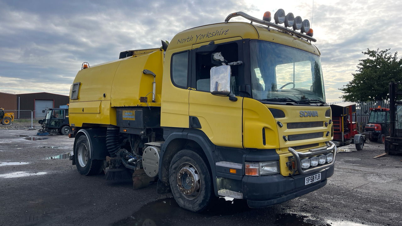 SCANIA p 230 - Varredora urbana: foto 1 SCANIA p 230 - Varredora urbana: foto 1