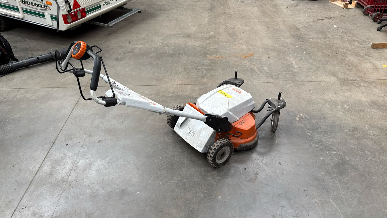 STIHL BR500 BACK PACK LEAF BLOWER - Equipamento de construção: foto 1 STIHL BR500 BACK PACK LEAF BLOWER - Equipamento de construção: foto 1