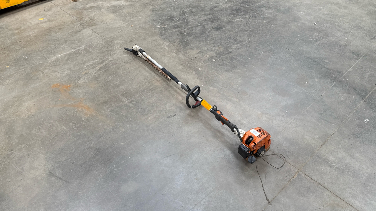 STIHL HEDGE CUTTER - Equipamento de construção: foto 1 STIHL HEDGE CUTTER - Equipamento de construção: foto 1