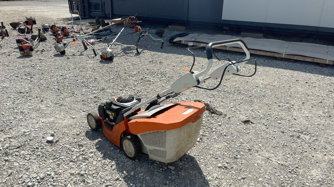 STIHL RM443T - Equipamento de construção: foto 1 STIHL RM443T - Equipamento de construção: foto 1