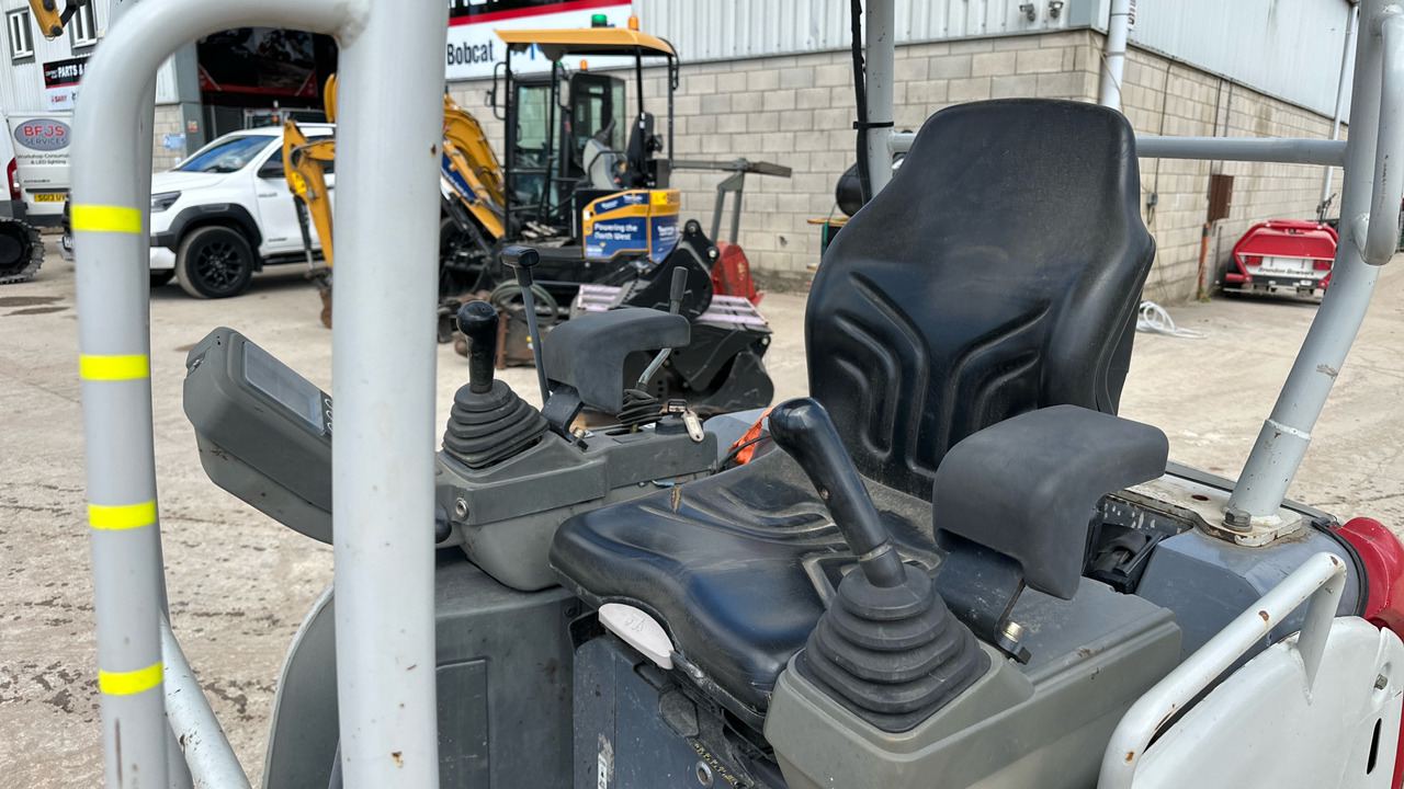 TAKEUCHI TB216 - Mini escavadeira: foto 5 TAKEUCHI TB216 - Mini escavadeira: foto 5