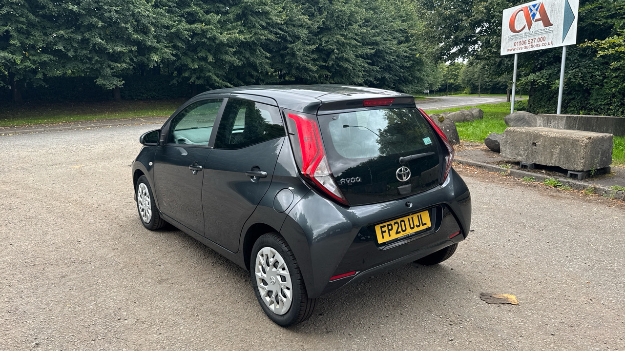 Toyota Aygo 1.0 VVT-i X-Play 5dr - Hatchback: foto 3 Toyota Aygo 1.0 VVT-i X-Play 5dr - Hatchback: foto 3