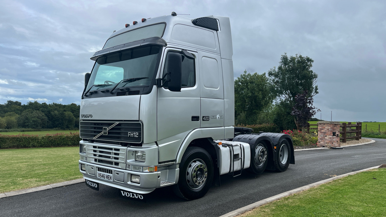 VOLVO FH12.420 SILVER EDITION - XL GLOBETROTTER - Tractor: foto 2 VOLVO FH12.420 SILVER EDITION - XL GLOBETROTTER - Tractor: foto 2