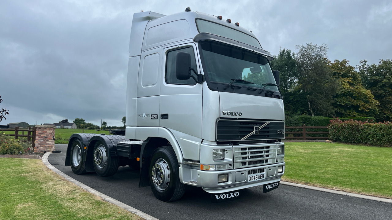 VOLVO FH12.420 SILVER EDITION - XL GLOBETROTTER - Tractor: foto 1 VOLVO FH12.420 SILVER EDITION - XL GLOBETROTTER - Tractor: foto 1