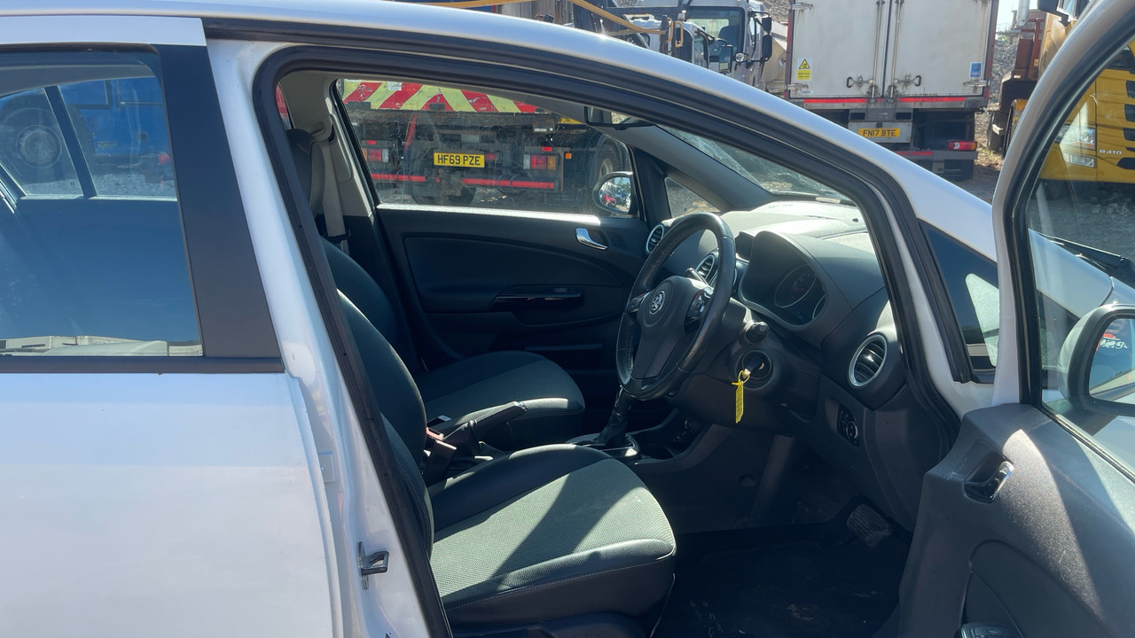 VAUXHALL CORSA 1.4I - Hatchback: foto 5 VAUXHALL CORSA 1.4I - Hatchback: foto 5