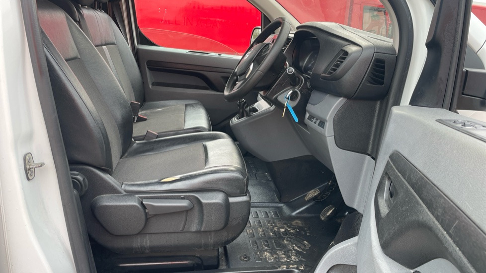 VAUXHALL VIVARO 3100 2.0d 120PS Dynamic H1 Van - Furgão: foto 5 VAUXHALL VIVARO 3100 2.0d 120PS Dynamic H1 Van - Furgão: foto 5