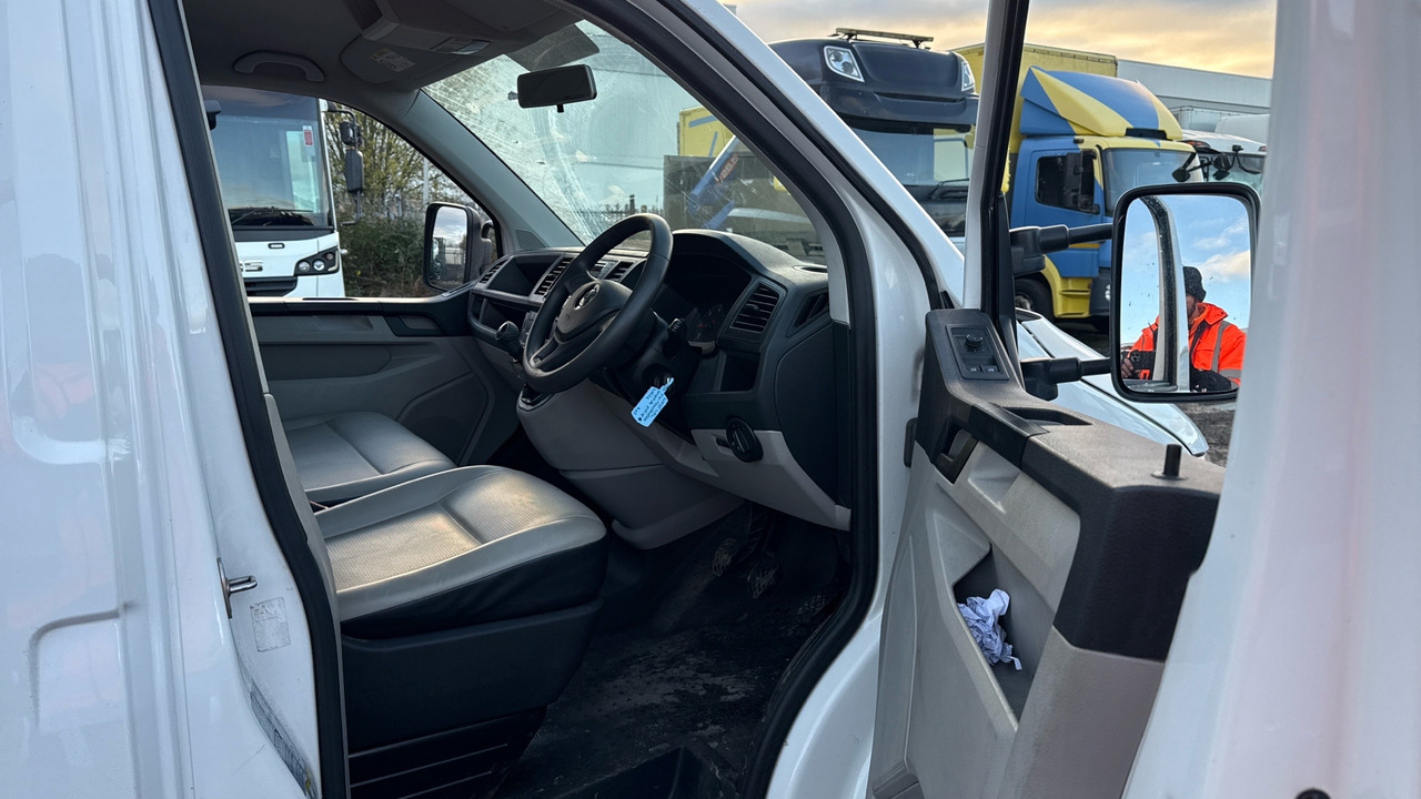 VOLKSWAGEN TRANSPORTER T30 2.0 TDI BMT 140PS - Carrinha de caixa aberta: foto 5 VOLKSWAGEN TRANSPORTER T30 2.0 TDI BMT 140PS - Carrinha de caixa aberta: foto 5