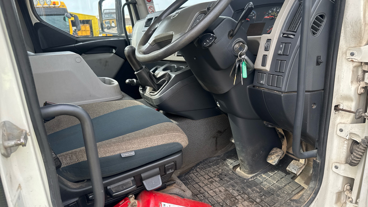 VOLVO FL 250 - Caminhão limpa fossa: foto 5 VOLVO FL 250 - Caminhão limpa fossa: foto 5