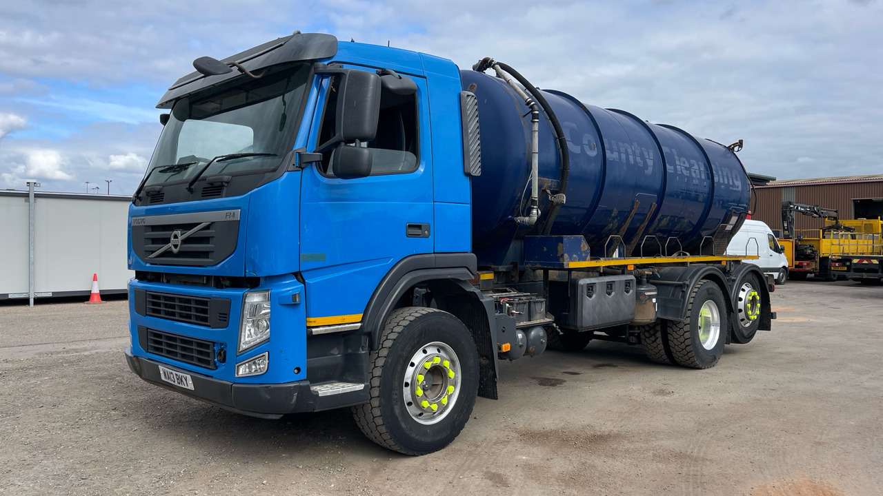 VOLVO FM 450 - Caminhão tanque: foto 2 VOLVO FM 450 - Caminhão tanque: foto 2