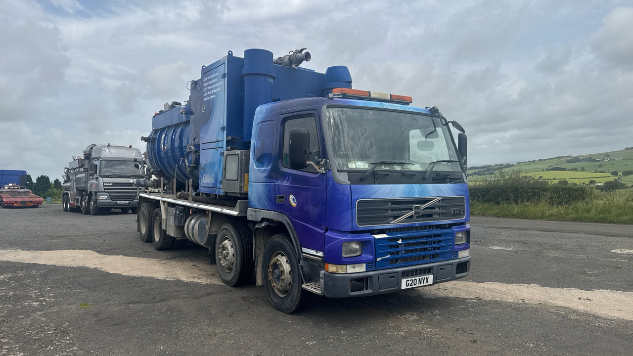 VOLVO FM12 - Caminhão limpa fossa: foto 1 VOLVO FM12 - Caminhão limpa fossa: foto 1