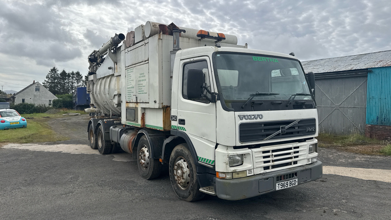 VOLVO FM12 - Caminhão limpa fossa: foto 1 VOLVO FM12 - Caminhão limpa fossa: foto 1