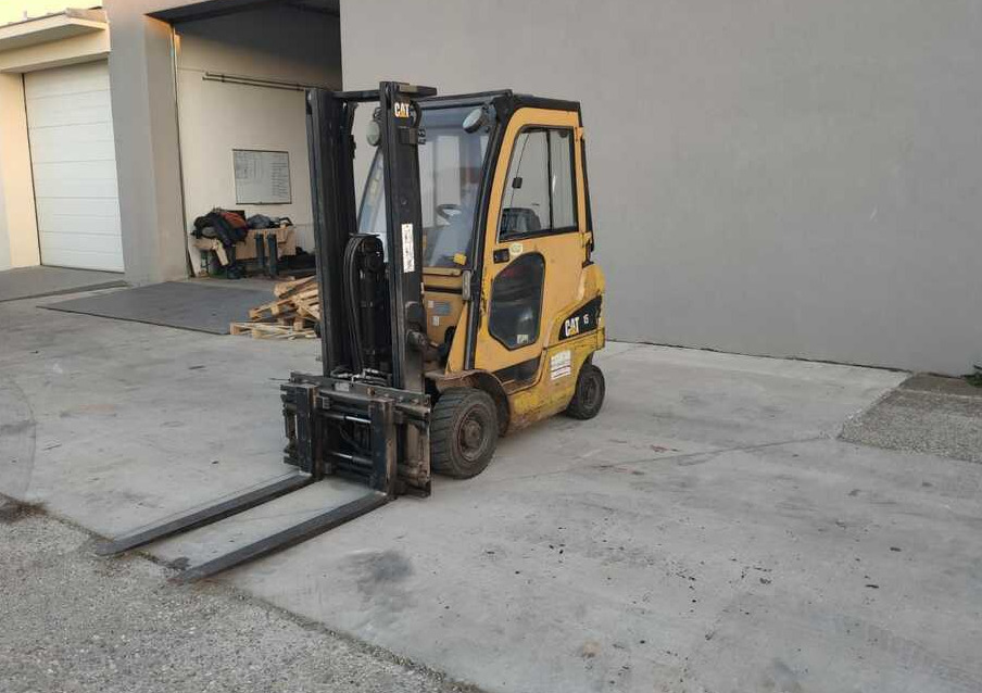 CAT Lift Trucks GP15N - Empilhadeira a gás: foto 1 CAT Lift Trucks GP15N - Empilhadeira a gás: foto 1