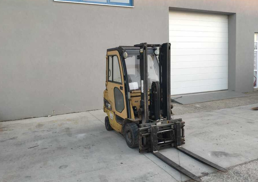 CAT Lift Trucks GP15N - Empilhadeira a gás: foto 2 CAT Lift Trucks GP15N - Empilhadeira a gás: foto 2