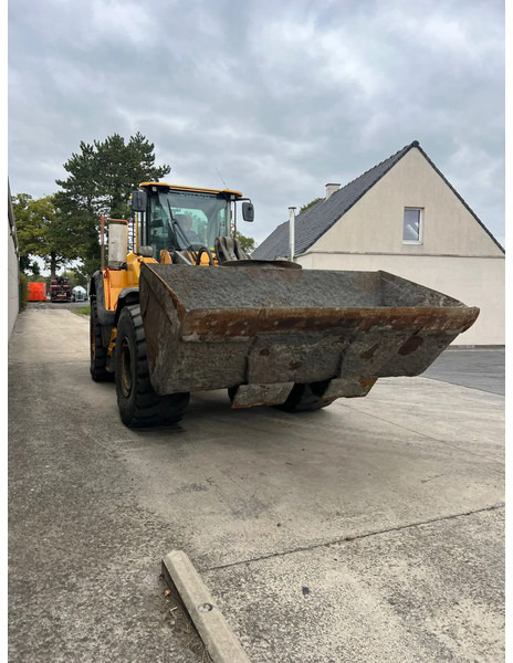 Volvo L180H - Buldôzer: foto 1 Volvo L180H - Buldôzer: foto 1