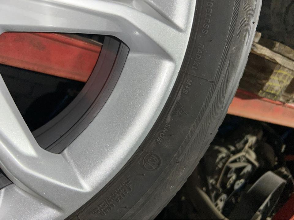 BMW X5 Winterreifen + Felgen 225/60R18 - Roda completa por Automóvel: foto 4 BMW X5 Winterreifen + Felgen 225/60R18 - Roda completa por Automóvel: foto 4