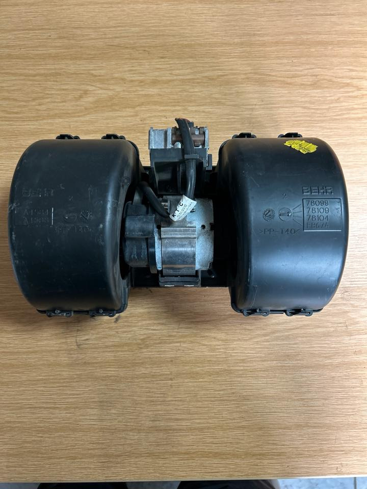 DAF CF Klimaanlage Motor A4584/A4588 - Sistema de arrefecimento por Camião: foto 1 DAF CF Klimaanlage Motor A4584/A4588 - Sistema de arrefecimento por Camião: foto 1