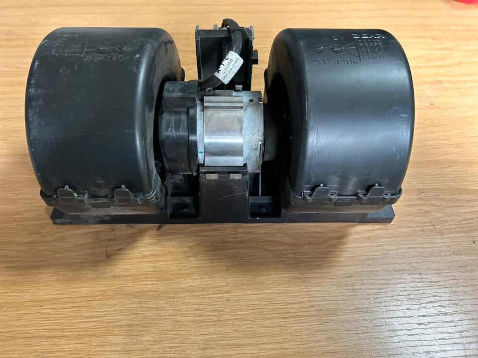 DAF CF Klimaanlage Motor A4584/A4588 - Sistema de arrefecimento por Camião: foto 4 DAF CF Klimaanlage Motor A4584/A4588 - Sistema de arrefecimento por Camião: foto 4