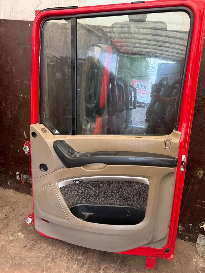 DAF XF 105,460 Beifahrertür Rot Spiegel Innenverkleidung LN 46 - Porta e peças por Camião: foto 3 DAF XF 105,460 Beifahrertür Rot Spiegel Innenverkleidung LN 46 - Porta e peças por Camião: foto 3