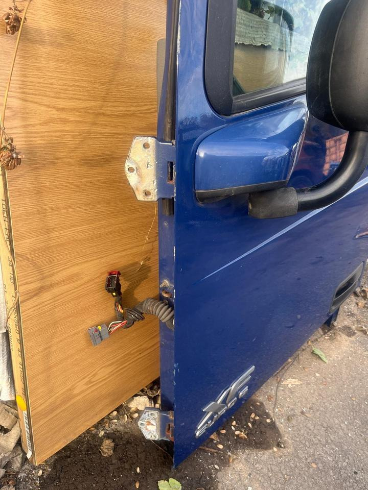 DAF XF 460 EU6 Fahrertür Blau Links Spiegel Innenverkleidung - Porta e peças por Camião: foto 5 DAF XF 460 EU6 Fahrertür Blau Links Spiegel Innenverkleidung - Porta e peças por Camião: foto 5