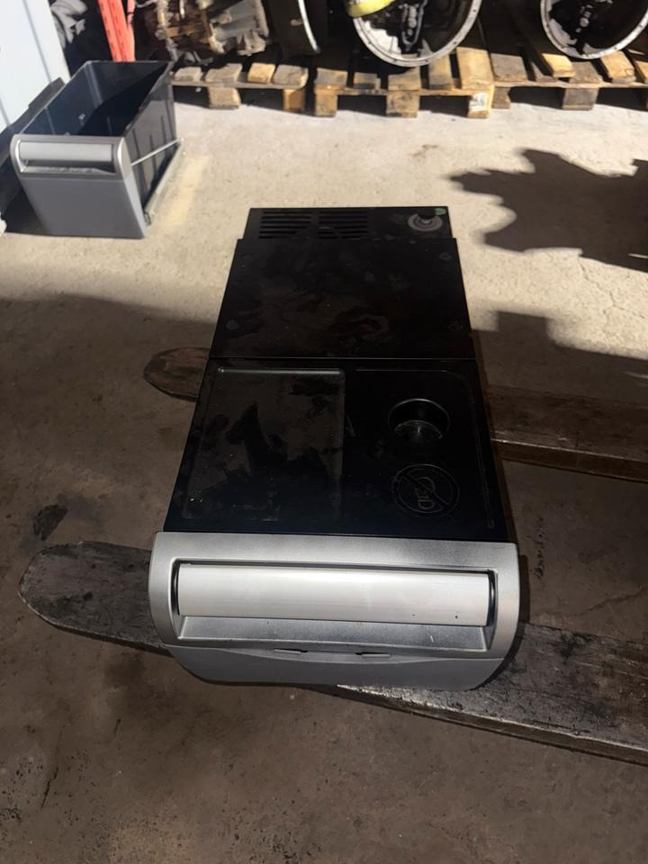 DAF XF 460 Euro 6 Kühlschrank 2019771 - Cabine e interior por Camião: foto 1 DAF XF 460 Euro 6 Kühlschrank 2019771 - Cabine e interior por Camião: foto 1