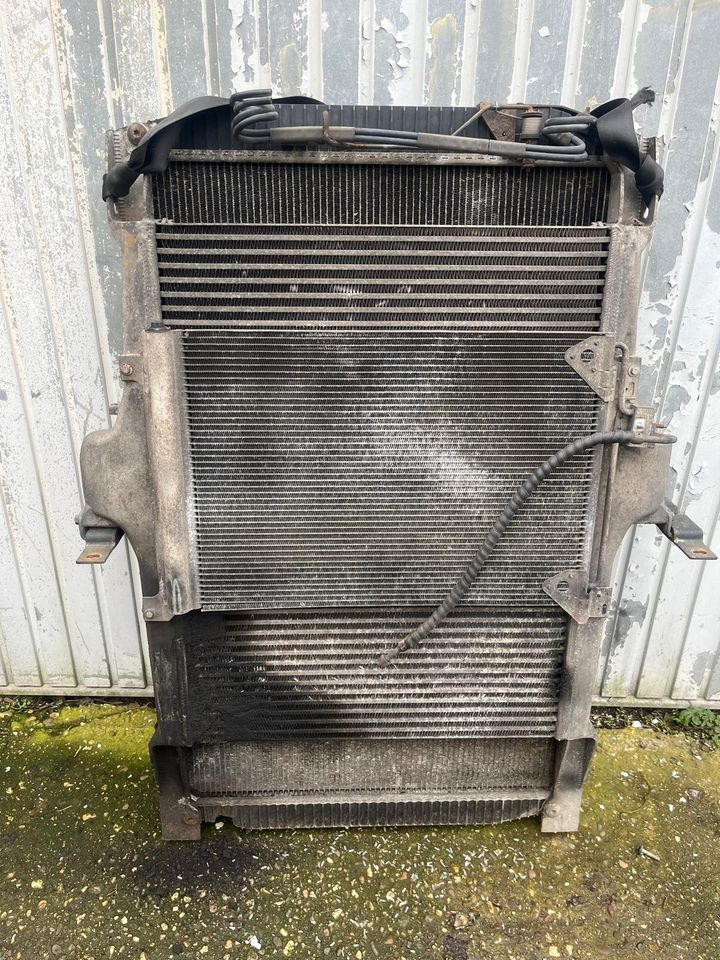 IVECO Stralis Kühlerpaket Wasserkühler Radiator Kühler 41214781 - Radiador por Camião: foto 1 IVECO Stralis Kühlerpaket Wasserkühler Radiator Kühler 41214781 - Radiador por Camião: foto 1