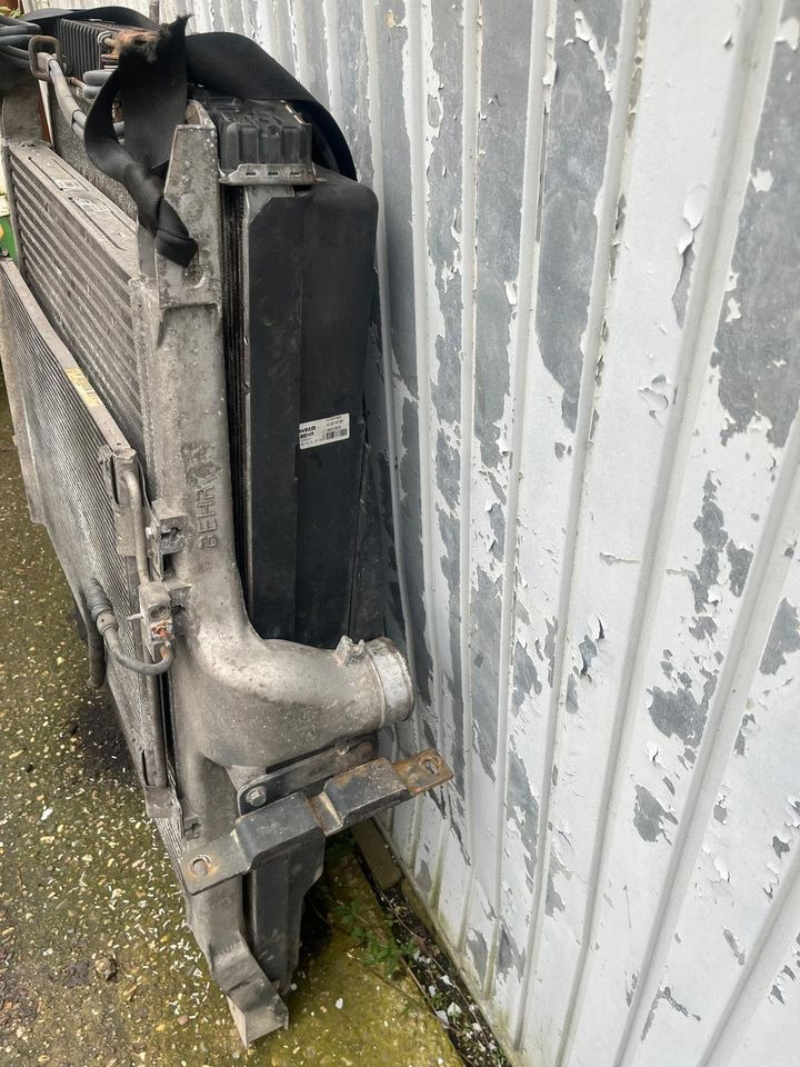 IVECO Stralis Kühlerpaket Wasserkühler Radiator Kühler 41214781 - Radiador por Camião: foto 2 IVECO Stralis Kühlerpaket Wasserkühler Radiator Kühler 41214781 - Radiador por Camião: foto 2