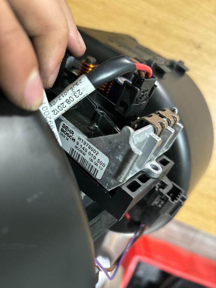 MAN BEHR BOSCH Innen Heizlüfter 9140010500 / H1968002 - Aquecimento/ Ventilação por Camião: foto 4 MAN BEHR BOSCH Innen Heizlüfter 9140010500 / H1968002 - Aquecimento/ Ventilação por Camião: foto 4