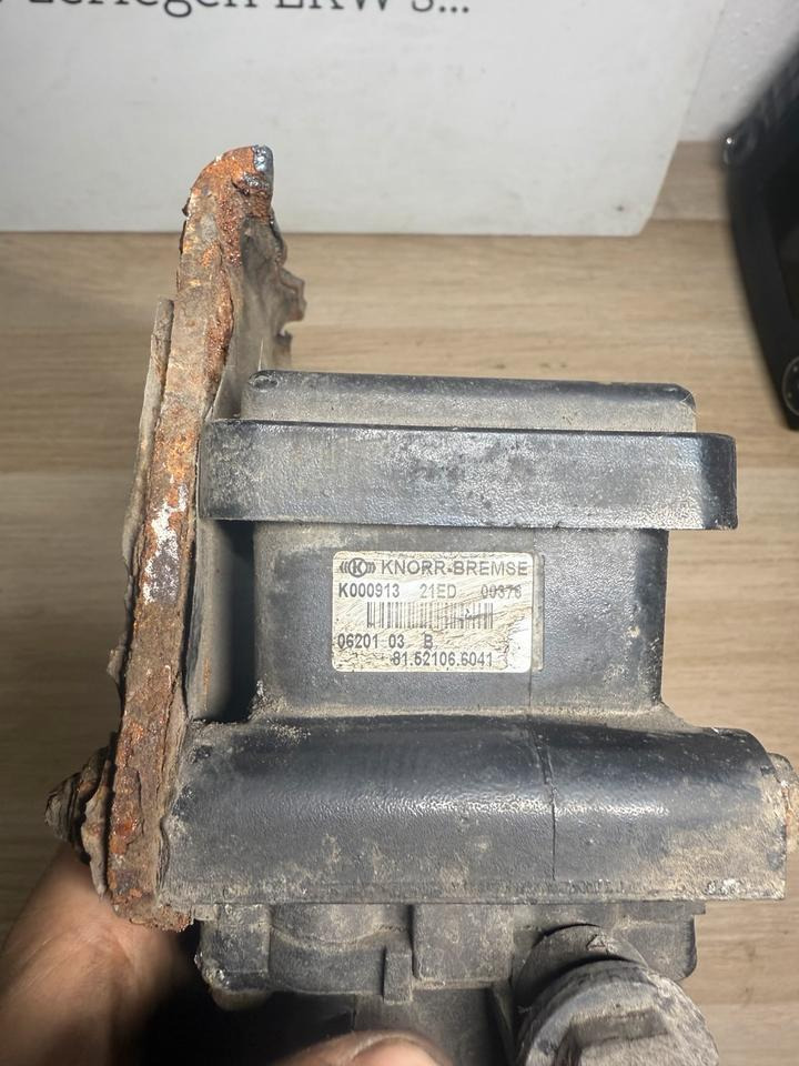 MAN KNORR-BREMSE EBS Ventil K000913 81.52106.6041 - Válvula por Camião: foto 4 MAN KNORR-BREMSE EBS Ventil K000913 81.52106.6041 - Válvula por Camião: foto 4