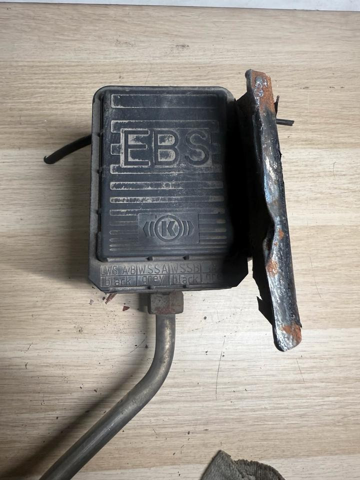 MAN KNORR-BREMSE EBS Ventil K000913 81.52106.6041 - Válvula por Camião: foto 3 MAN KNORR-BREMSE EBS Ventil K000913 81.52106.6041 - Válvula por Camião: foto 3