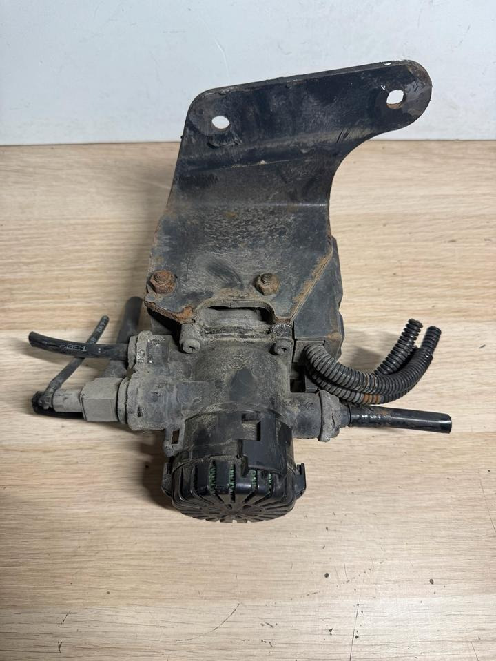 MAN KNORR-BREMSE EBS Ventil K021204 81.52106-6049 - Válvula por Camião: foto 2 MAN KNORR-BREMSE EBS Ventil K021204 81.52106-6049 - Válvula por Camião: foto 2