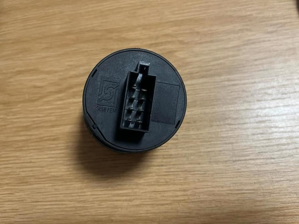 MAN TGA TGL TGS TGX Schalter Achssperre 81255250067 - Sistema elétrico por Camião: foto 3 MAN TGA TGL TGS TGX Schalter Achssperre 81255250067 - Sistema elétrico por Camião: foto 3