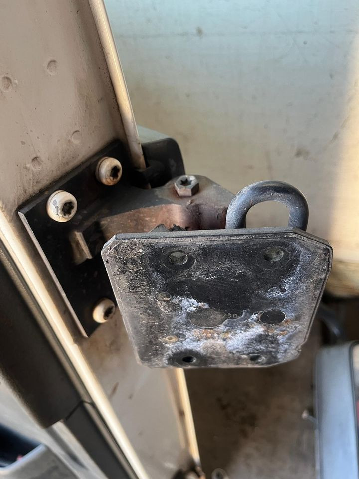 MAN TGL 12.240 Fahrertür, Tür links weiß mit Spiegel RN005 - Porta e peças por Camião: foto 3 MAN TGL 12.240 Fahrertür, Tür links weiß mit Spiegel RN005 - Porta e peças por Camião: foto 3